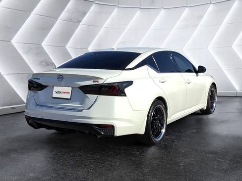 Used 2023 Nissan Altima 2.5 SR FWD image 4