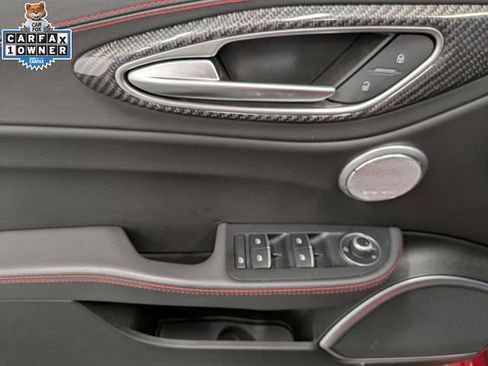 Used 2023 Alfa Romeo Giulia Estrema image 11