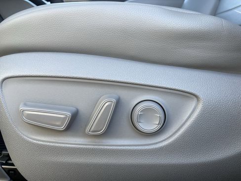 Used 2020 Toyota Highlander XLE image 20