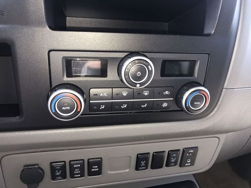 Used 2016 Nissan NV 3500 SL RWD image 19