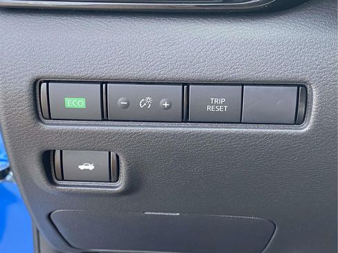 Used 2025 Nissan Sentra SV FWD image 18