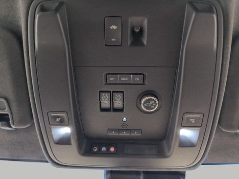 Used 2019 Cadillac Escalade ESV Platinum AWD/4WD image 19