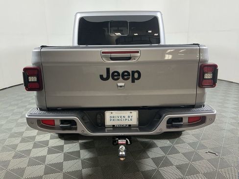 Used 2021 Jeep Gladiator Overland image 19
