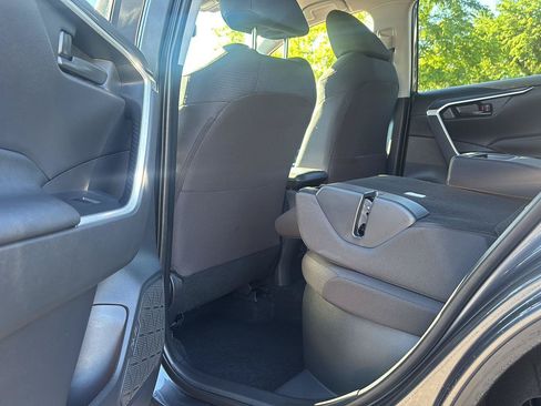 Used 2025 Toyota RAV4 LE AWD/4WD image 25