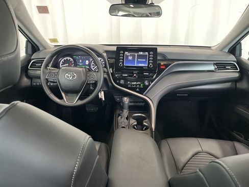 Used 2023 Toyota Camry SE w/ Cold Weather Package image 10