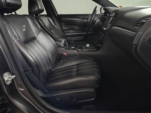 Used 2022 Chrysler 300 S image 32