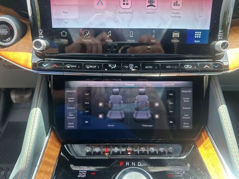 Used 2022 Jeep Grand Wagoneer Series III w/ Rear Seat Video Group 1 image 34