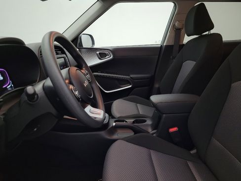 Used 2025 Kia Soul LX image 17