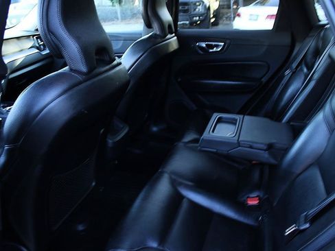 Used 2019 Volvo XC60 T5 Momentum w/ Premium Package FWD image 13