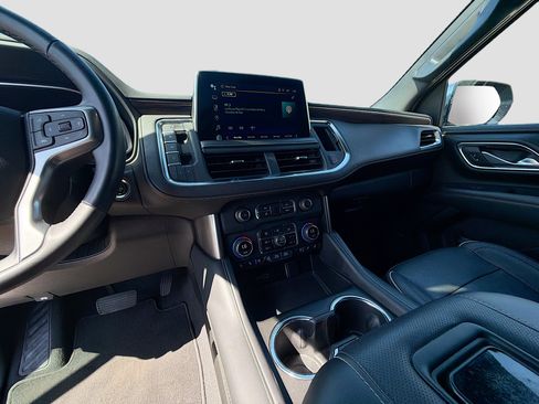 Used 2023 Chevrolet Suburban Premier image 27