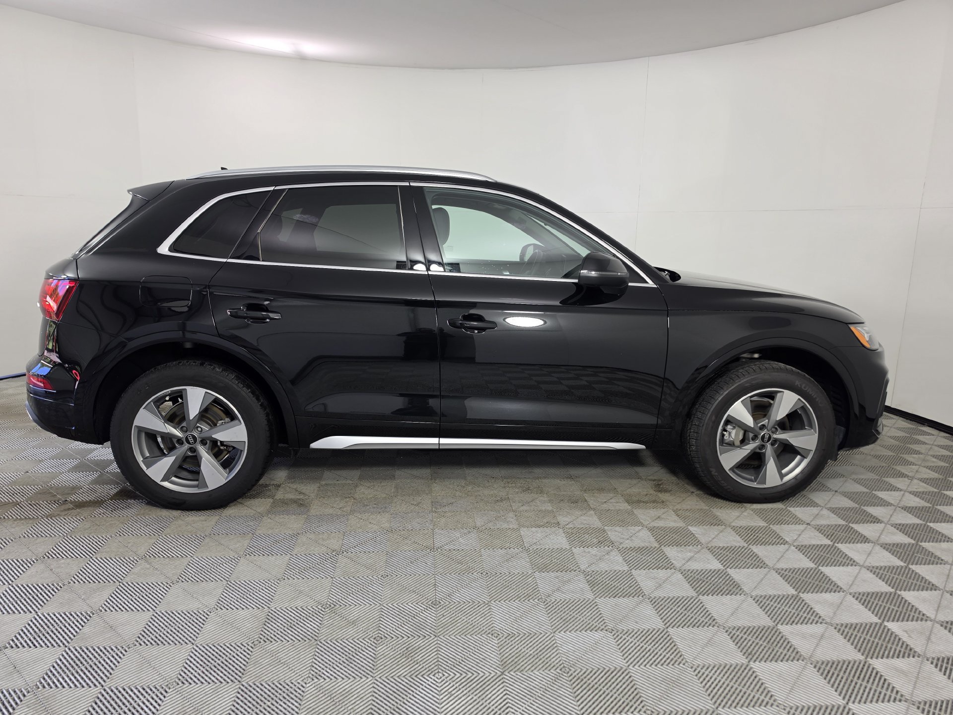 Used 2024 Audi Q5 Premium AWD/4WD image 8