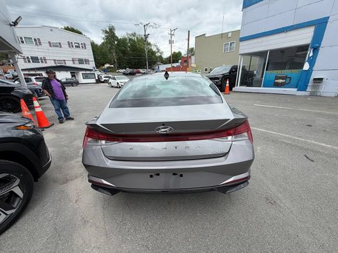 Used 2023 Hyundai Elantra Limited FWD image 4
