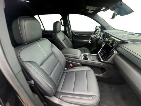 Certified 2026 GMC Acadia Elevation w/ Elevation Premium Package FWD image 15