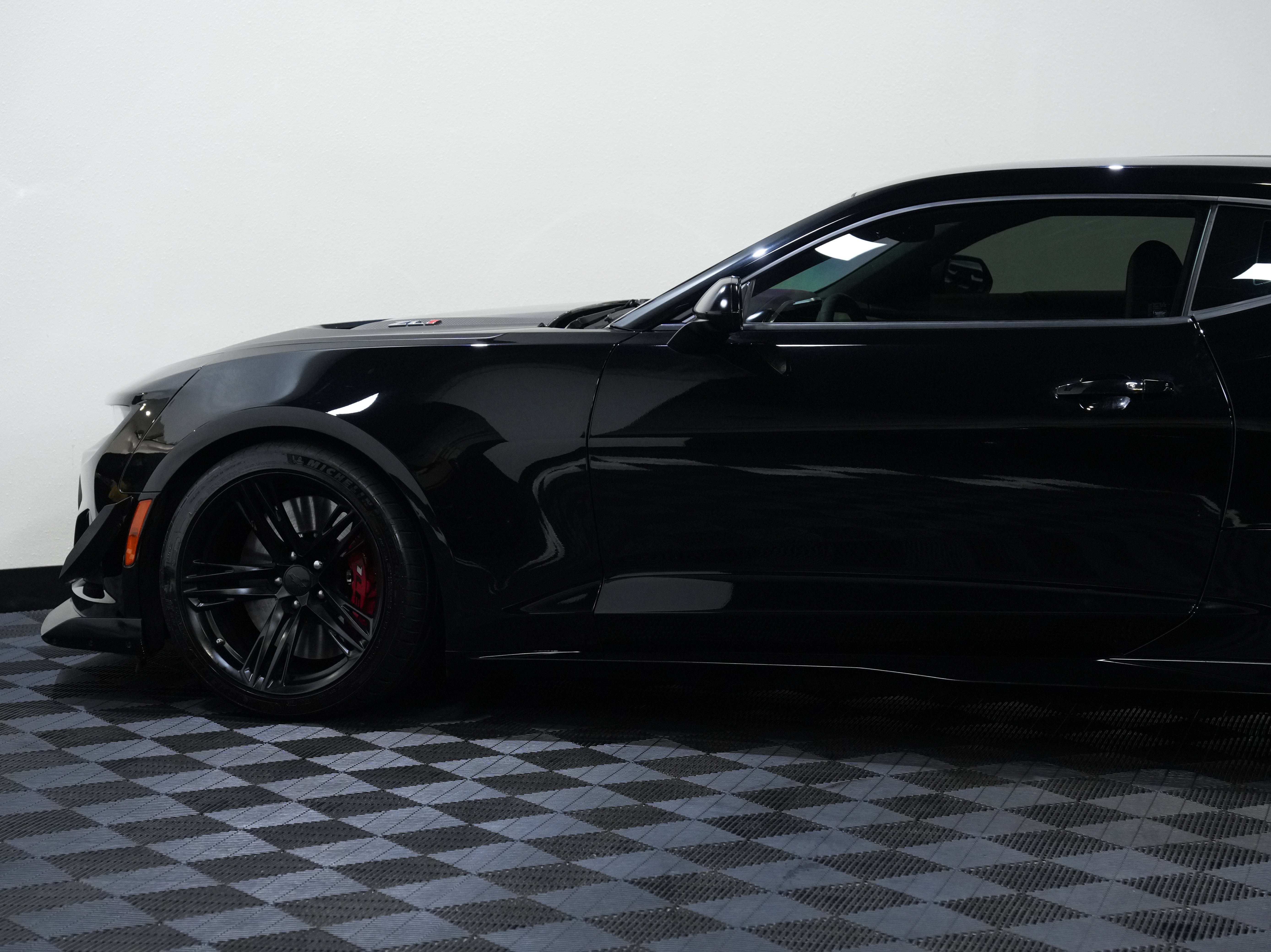 Used 2018 Chevrolet Camaro ZL1 RWD image 20