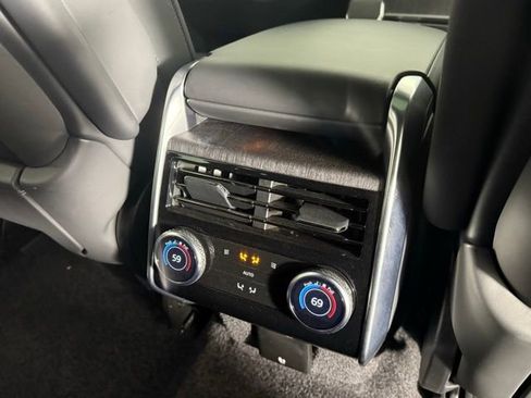 Used 2024 Land Rover Range Rover Long Wheelbase Autobiography image 40