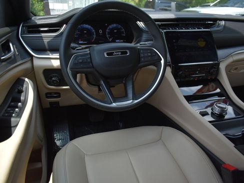 Used 2024 Jeep Grand Cherokee Limited AWD/4WD image 18