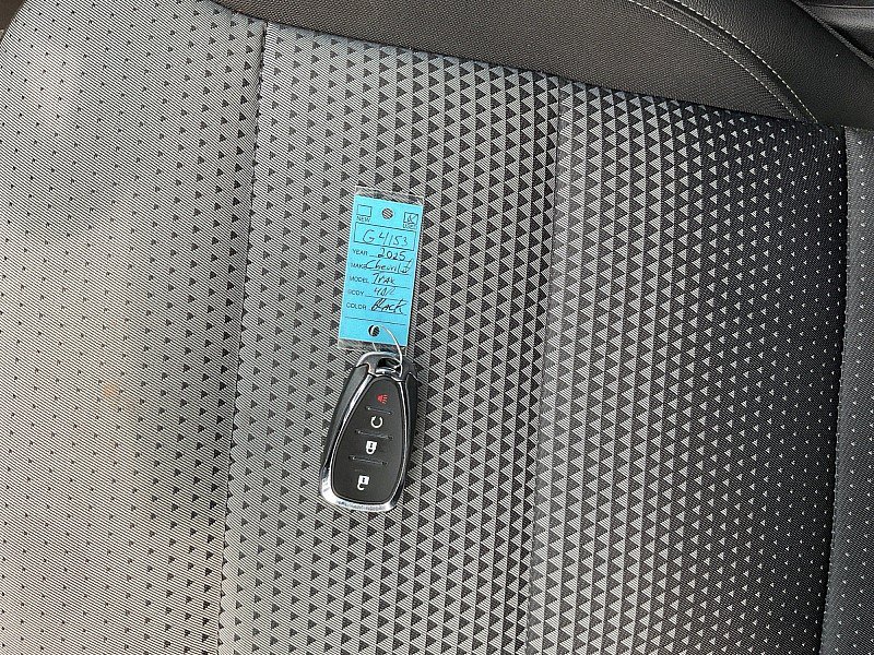 Used 2025 Chevrolet Trax LT FWD image 16