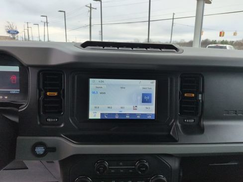 Certified 2023 Ford Bronco Badlands w/ Sasquatch Package AWD/4WD image 21