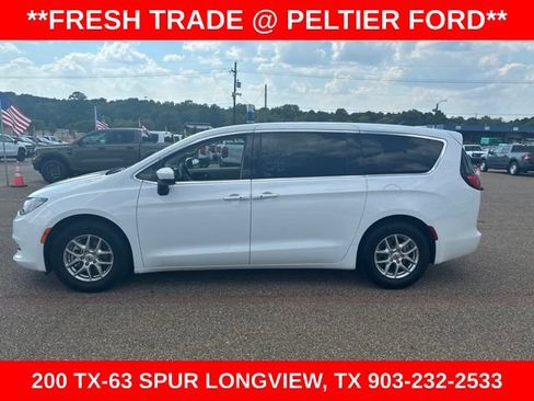 Used 2022 Chrysler Voyager LX FWD image 6
