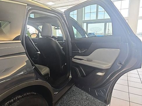 Used 2022 Lincoln Corsair Standard w/ Premium Package image 35