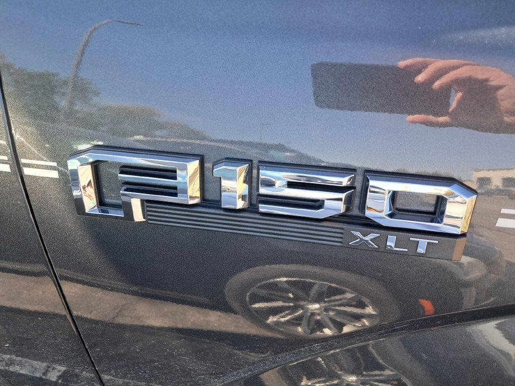 Used 2018 Ford F150 XLT w/ Equipment Group 302A Luxury AWD/4WD image 9