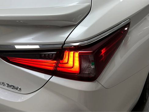 New 2025 Lexus ES 350 w/ Premium Package image 29