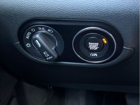 Used 2022 Maserati Levante GT image 19