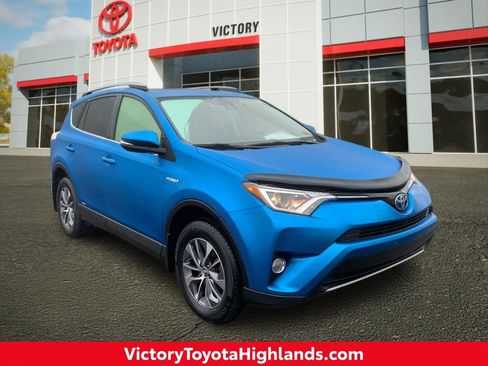 Used 2017 Toyota RAV4 XLE image 1