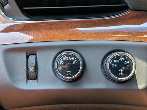 Used 2016 Cadillac Escalade Premium AWD/4WD image 17