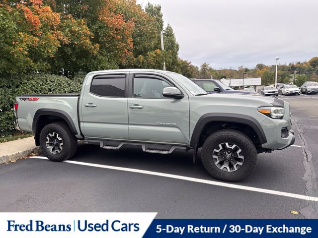 Certified 2022 Toyota Tacoma TRD Off-Road AWD/4WD image 2