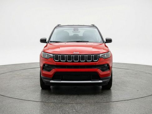 Used 2025 Jeep Compass Limited AWD/4WD image 2