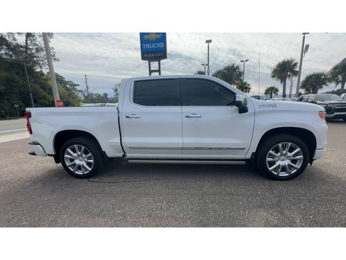 Used 2025 Chevrolet Silverado 1500 High Country AWD/4WD image 9