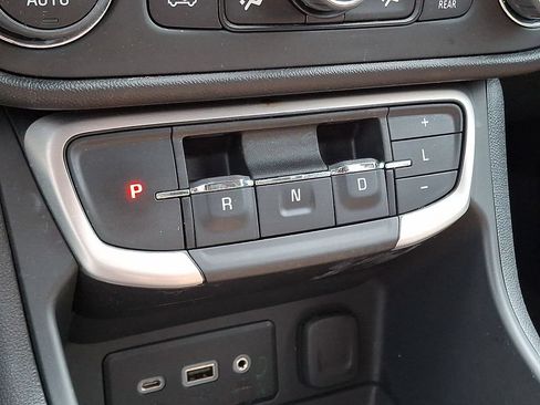 Used 2023 GMC Terrain SLE w/ Driver Convenience Package AWD/4WD image 16
