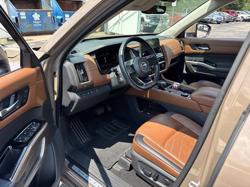 Used 2023 Nissan Pathfinder Platinum w/ Cargo Package AWD/4WD image 8