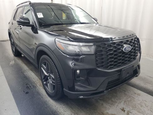 Used 2025 Ford Explorer ST AWD/4WD image 5