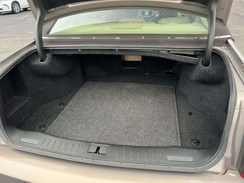 Used 2007 Cadillac DTS Luxury I w/ Sun And Sound Package image 12