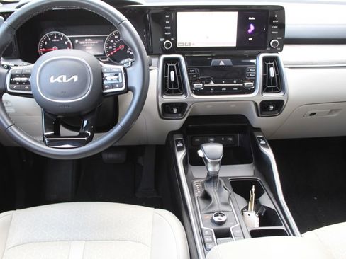 Used 2023 Kia Sorento X-Line EX image 4