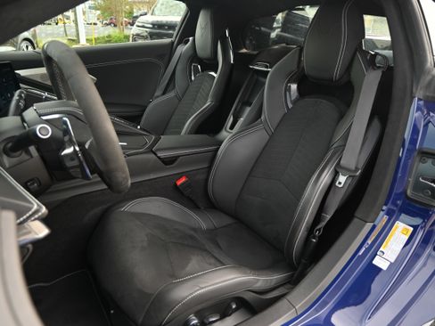 Used 2025 Chevrolet Corvette Stingray Premium Cpe w/ Z51 Performance Package RWD image 16