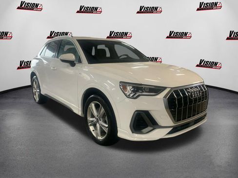 Used 2023 Audi Q3 2.0T Premium w/ Convenience Package image 3