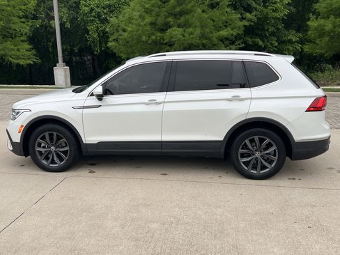 Certified 2023 Volkswagen Tiguan SE w/ Panoramic Sunroof Package FWD image 7