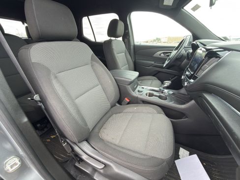 Used 2023 Chevrolet Traverse LT image 11