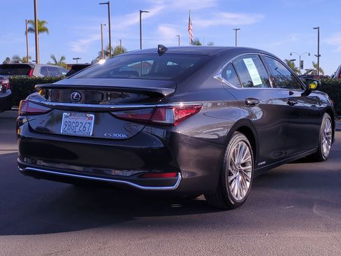 Used 2022 Lexus ES 300h Ultra Luxury image 6