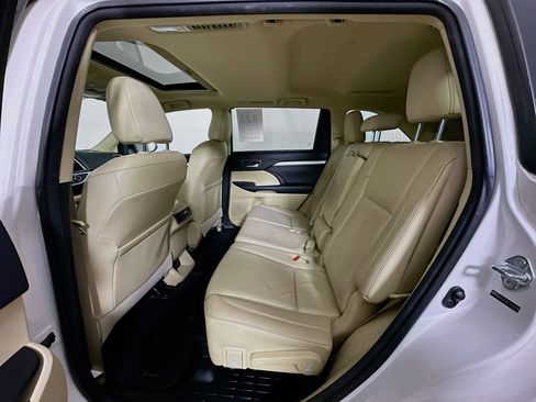 Used 2014 Toyota Highlander XLE image 28