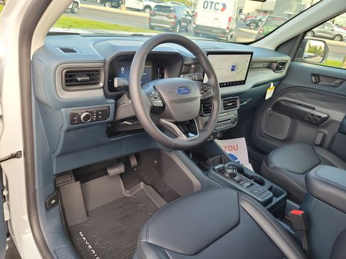 New 2025 Ford Maverick Lariat w/ Black Appearance Package image 16
