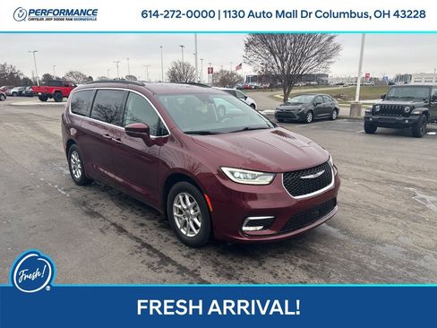 Used 2022 Chrysler Pacifica Touring-L image 1