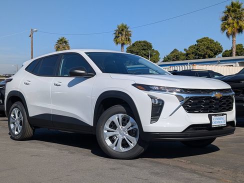 New 2026 Chevrolet Trax LS FWD image 2