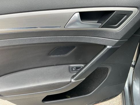 Used 2015 Volkswagen Golf S w/ Lighting Package FWD image 17