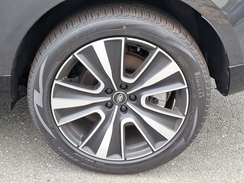 New 2025 Land Rover Range Rover SE image 6