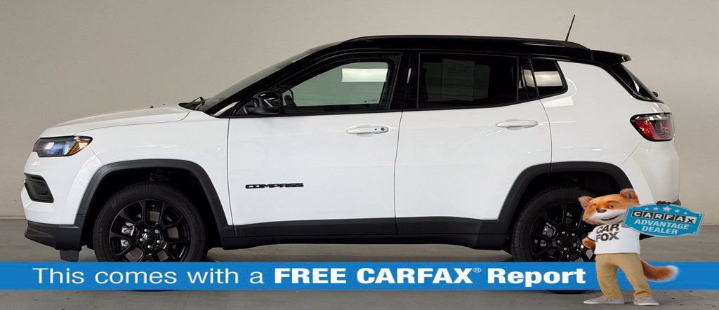 Used 2023 Jeep Compass Latitude AWD/4WD image 2