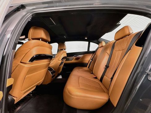 Used 2018 BMW 750i xDrive AWD/4WD image 27